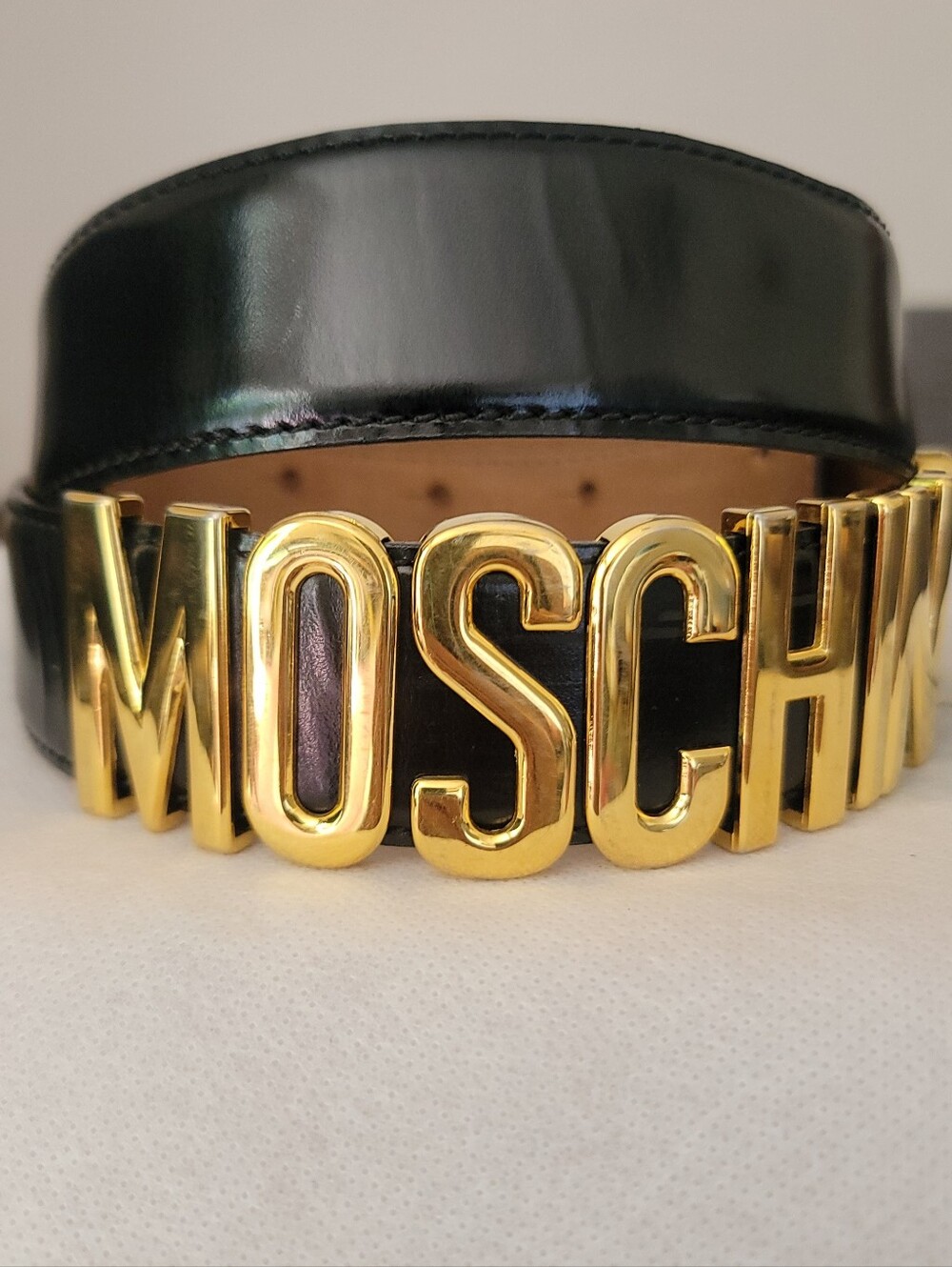 AUTHENTIC VINTAGE MOSCHINO PATENT LEATHER BELT, SIZE S WOMAN. 33" length.